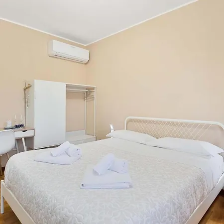 La Rosa Del Golfo Dei Poeti Pensión La Spezia